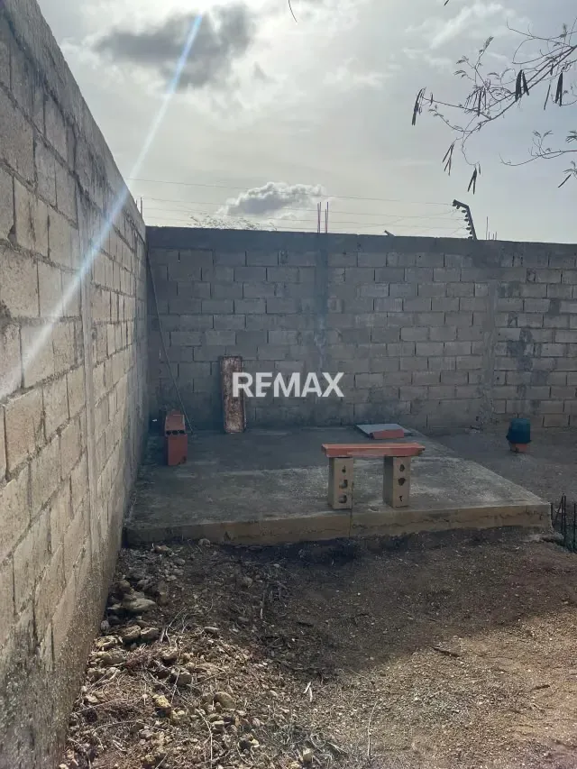 TERRENO EN URB. PRIVADA EN AV. JUAN BAUTISTA ARISMENDI MUNICIPIO GARCÍA - 5
