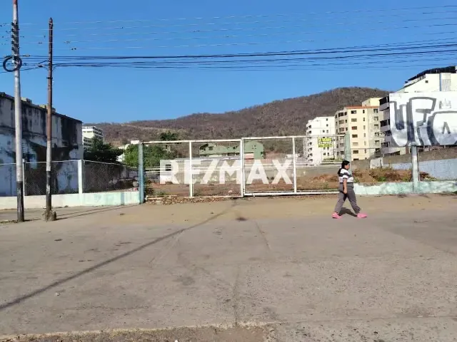 OFRECE EN VENTA ​ ¡EL TERRENO QUE TU PROYECTO NECESITA! - 3