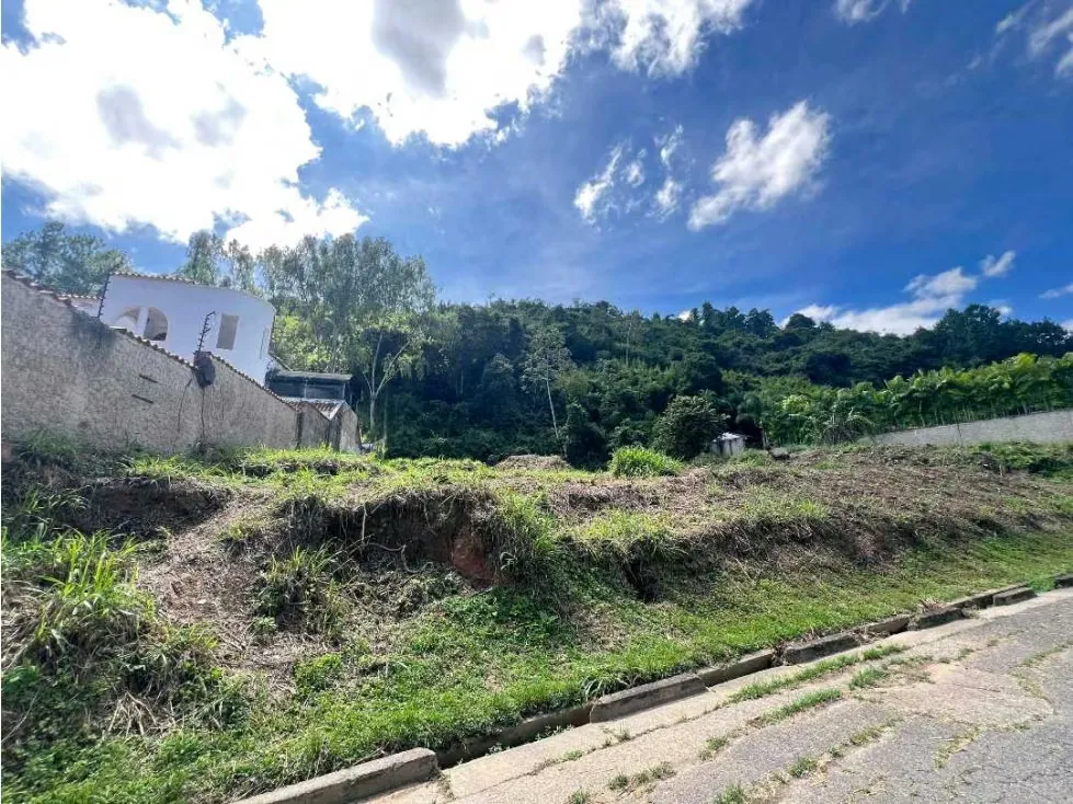 Vendo terreno 1836m2 Cerro Verde 8481