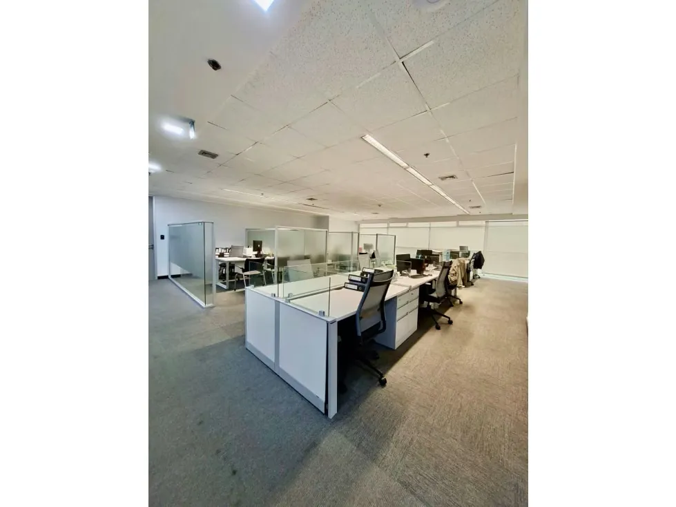 Se vende / alquila oficina 868m2 Macaracuay