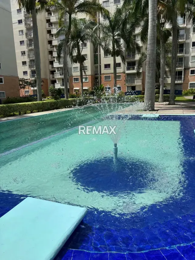 En Venta Moderno Apartamento en Venta en El Centro Metropolitano Javier ubicado en la Avenida Libertador - 12