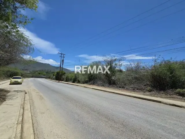 OPORTUNIDAD DE INVERSIÓN: TERRENO CON POTENCIAL PARA PROYECTO RESIDENCIAL - 16