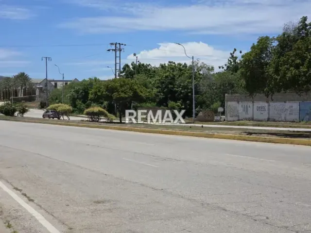 OPORTUNIDAD DE INVERSIÓN: TERRENO CON POTENCIAL PARA PROYECTO RESIDENCIAL - 10