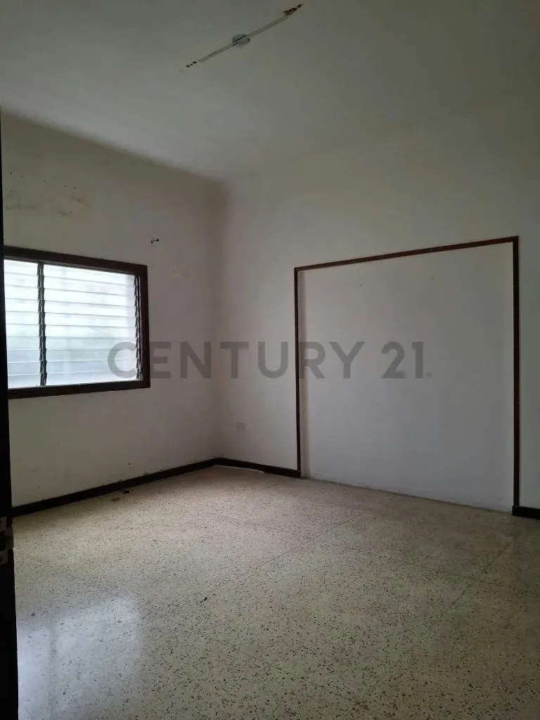 Alquiler de Terreno y Casa en la Urbanización Altamira, Chacao. L.Ll - 8