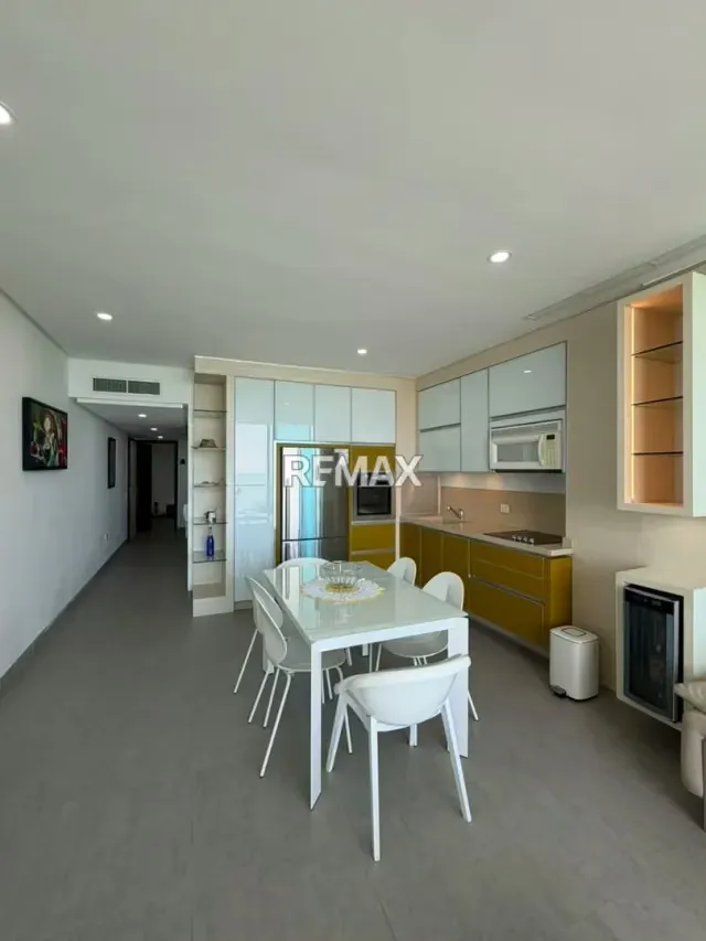 EN VENTA APARTAMENTO CON BALCON Y VISTA AL MAR EN EDIFICIO GRAN MALLORQUINA