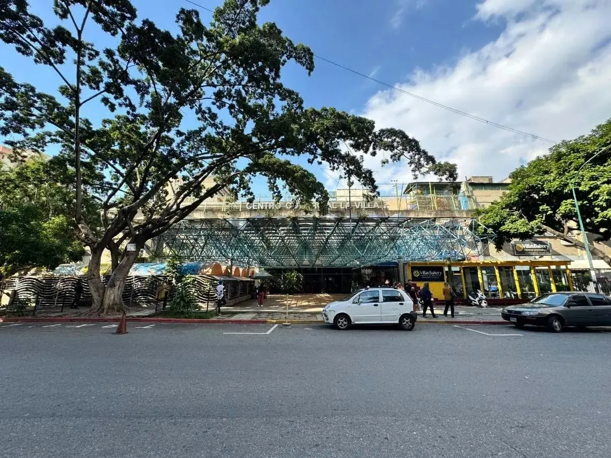 ¡Oportunidad de Inversión en el C.C. La Villa, Montalbán!