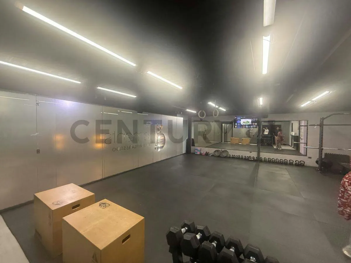 ¡Oportunidad de Inversión en el C.C. La Villa, Montalbán! - 3