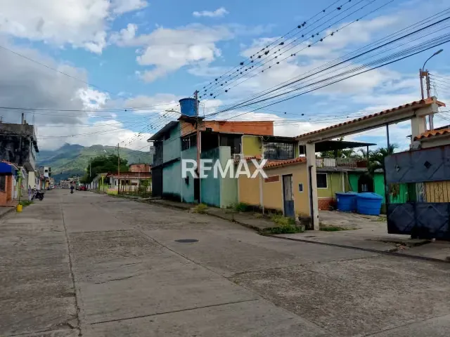 CASA BIFAMILIAR CON DOBLE ACCESO en venta - 16