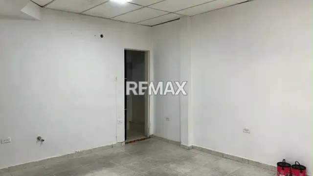 Local Comercial en Venta N° 21 Centro Comercial Plaza la Cruz-Cabudare - 3