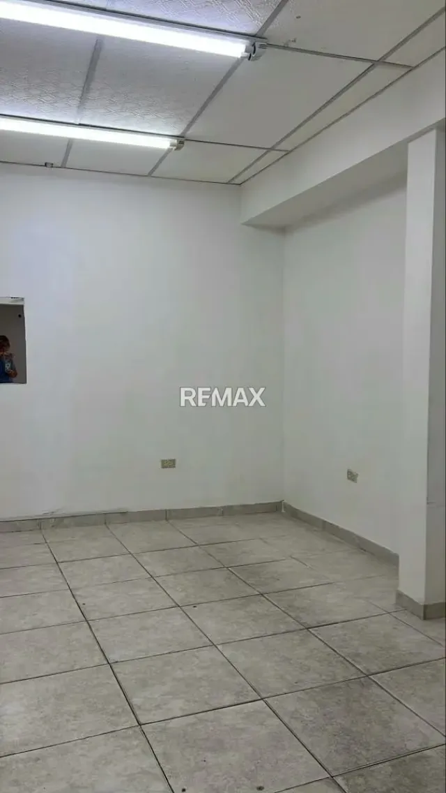 Local Comercial en Venta N° 21 Centro Comercial Plaza la Cruz-Cabudare - 10