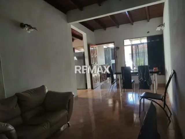 Casa en Venta – Urb. Villas del Valle - 12