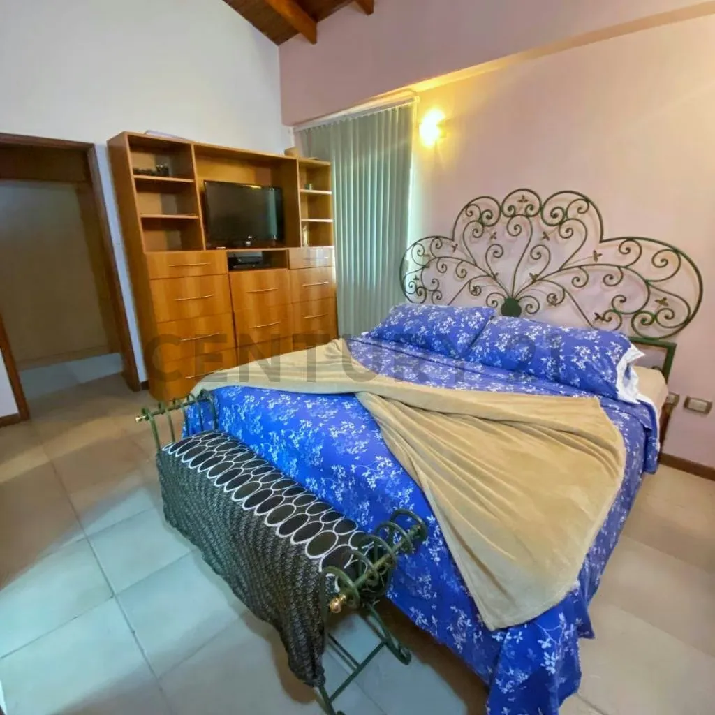TOWNHOUSE EN LECHERÍA: EXCLUSIVIDAD Y ACCESO PRIVADO A LA PLAYA - 12