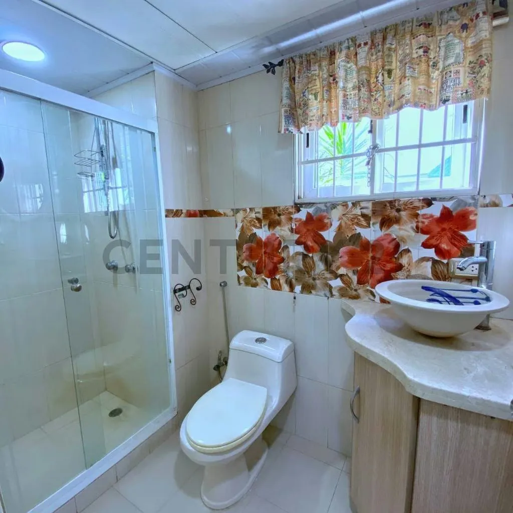 TOWNHOUSE EN LECHERÍA: EXCLUSIVIDAD Y ACCESO PRIVADO A LA PLAYA - 16