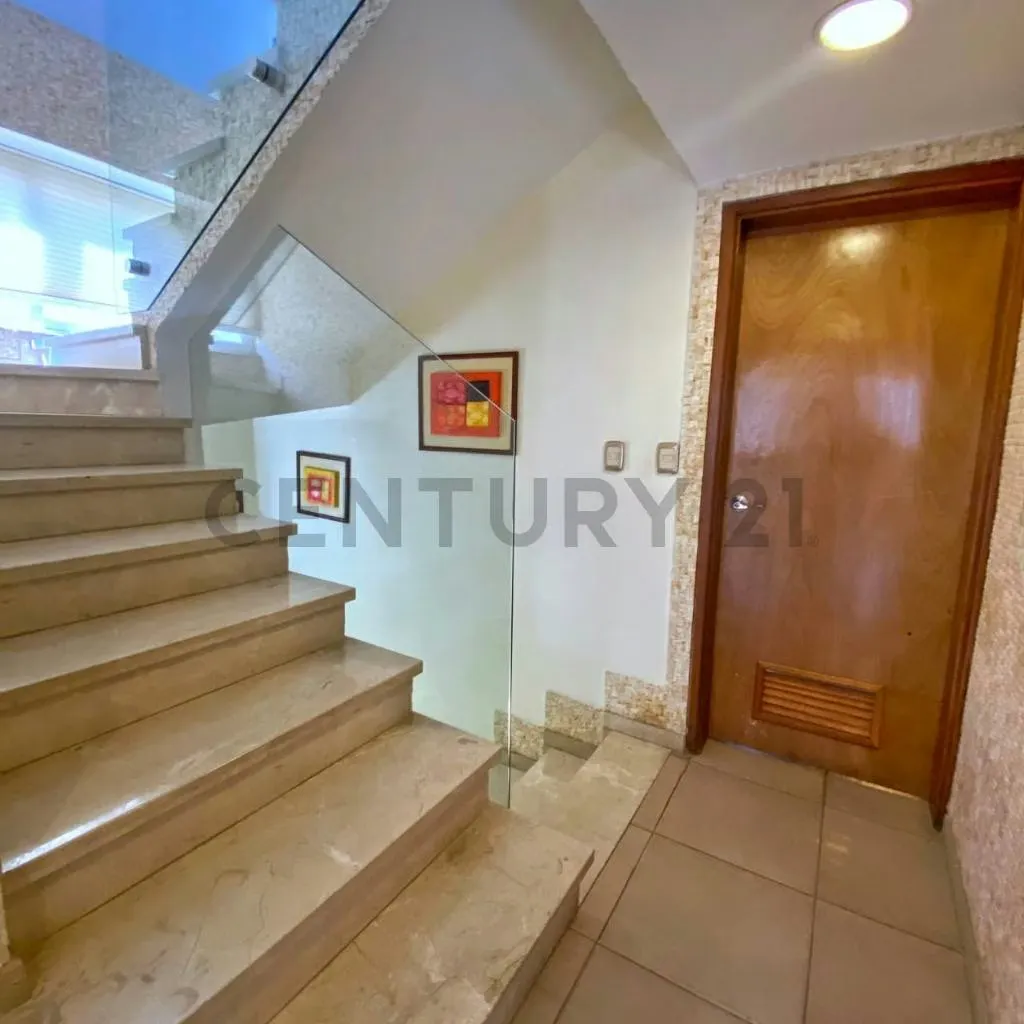 TOWNHOUSE EN LECHERÍA: EXCLUSIVIDAD Y ACCESO PRIVADO A LA PLAYA - 21