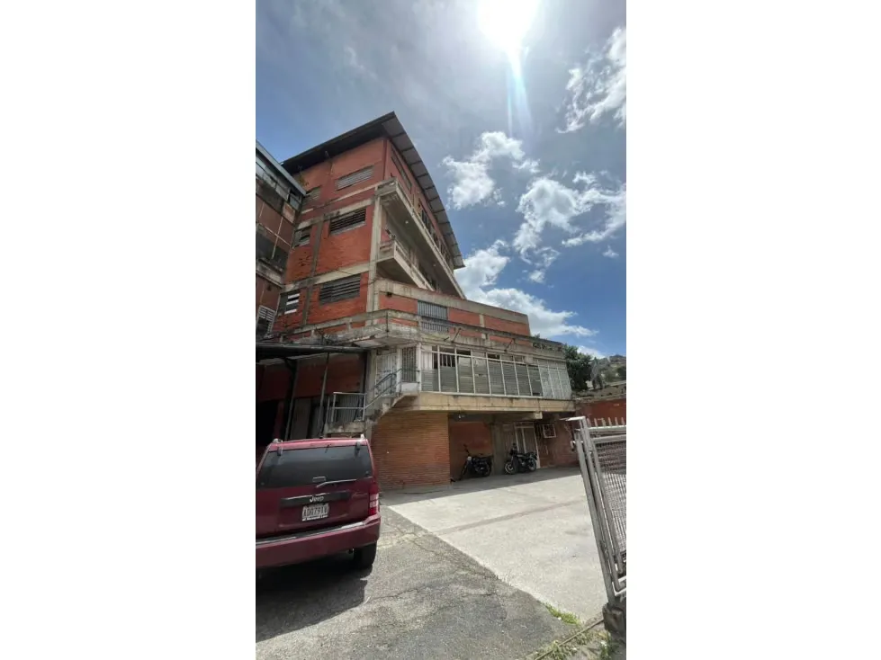Vendo edificio industrial 7000m2 La Yaguara 3476