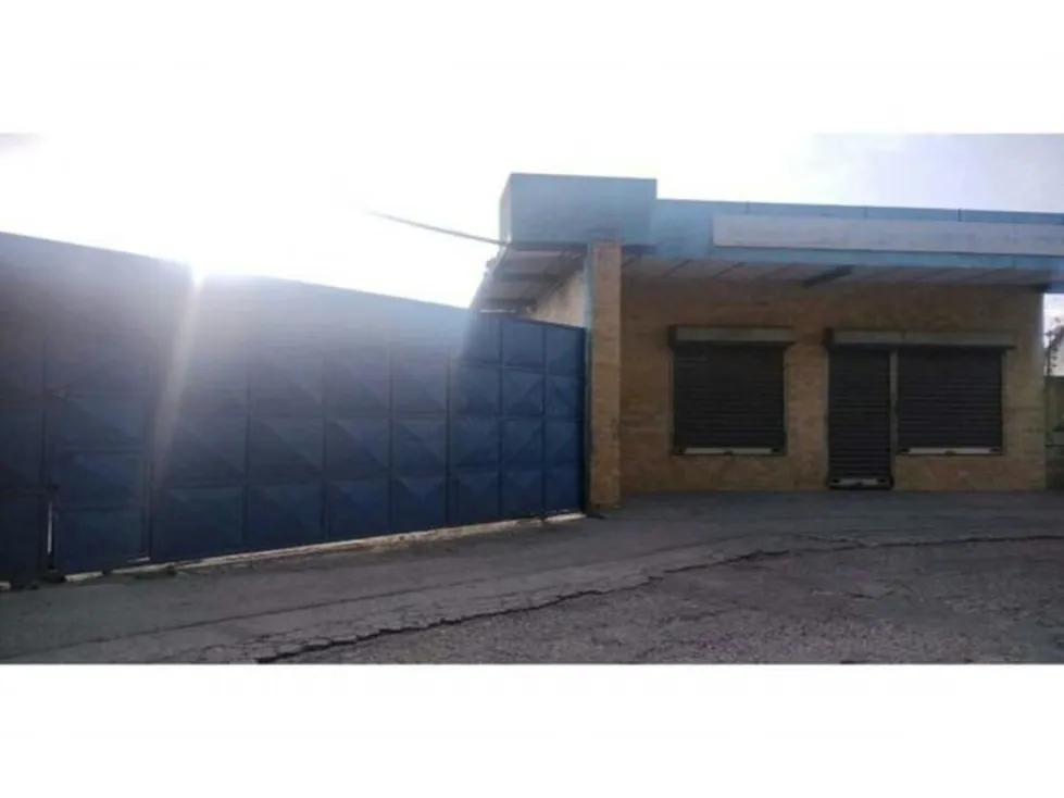 Se Vende Local y Fondo de Comercio 1900 m2 Hoyo de la Puerta terreno