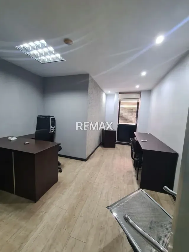 En Alquiler Oficina En La Cedeño Edificio Torre 4 - 11