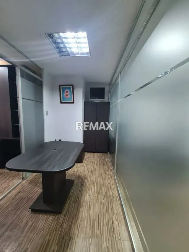 En Alquiler Oficina En La Cedeño Edificio Torre 4 - 13