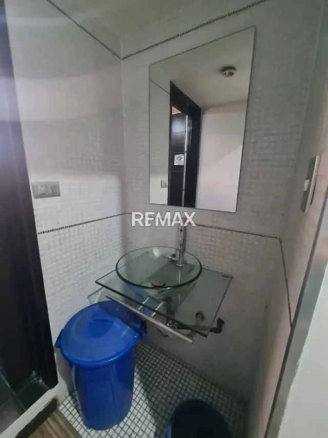 En Alquiler Oficina En La Cedeño Edificio Torre 4 - 17