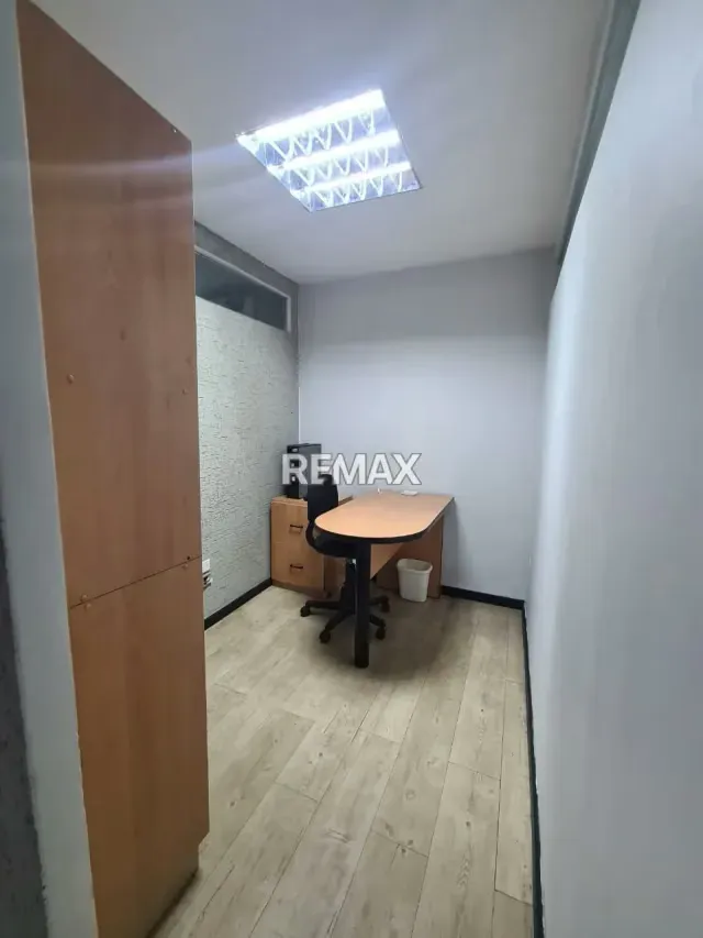 En Alquiler Oficina En La Cedeño Edificio Torre 4 - 20