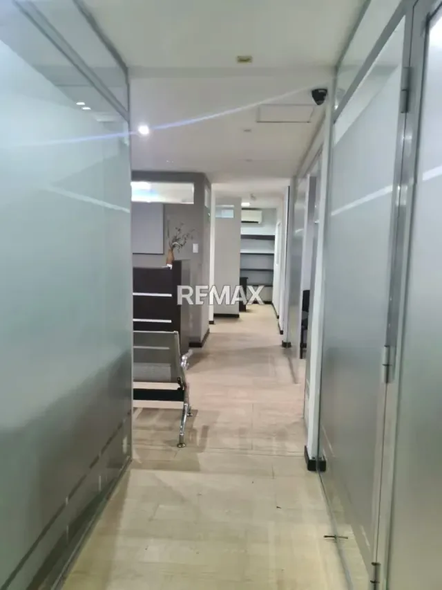 En Alquiler Oficina En La Cedeño Edificio Torre 4 - 5