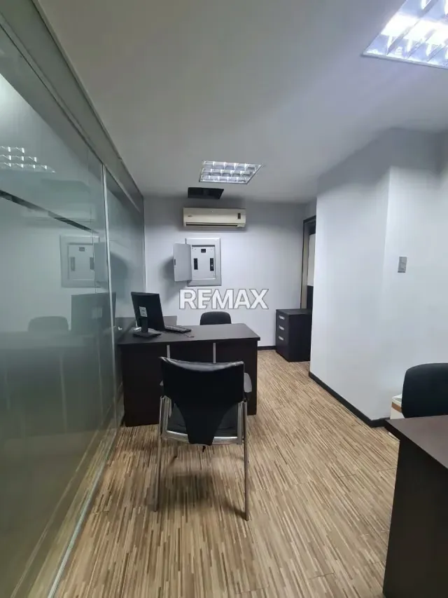 En Alquiler Oficina En La Cedeño Edificio Torre 4 - 8