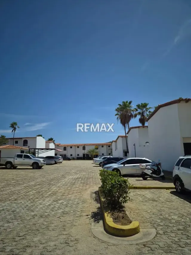 En venta Townhouse Para Remodelar, Urb. Maneiro - Conjunto Residencial El Retiro - 14