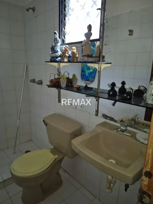 En venta Townhouse Para Remodelar, Urb. Maneiro - Conjunto Residencial El Retiro - 6
