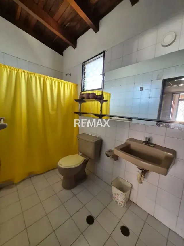 En venta Townhouse Para Remodelar, Urb. Maneiro - Conjunto Residencial El Retiro - 8