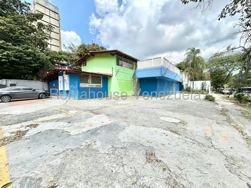 Casa (1 Nivel) en Alquiler en Chuao, Distrito Metropolitano