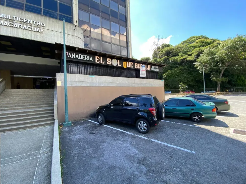 LOCAL EN VENTA EN MACARACUAY CON 212 M2 2 baños y 1 P/E - 7