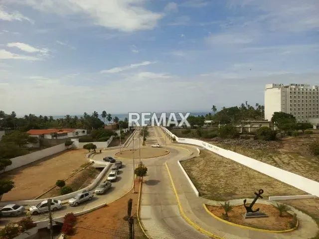 APARTAMENTO CON HERMOSA VISTA AL MAR Y AL PASEO DE PLAYA BELLA VISTA ISLA DE MARGARITA EXCELENTE OPOTUNIDAD DE INVERSION. - 5