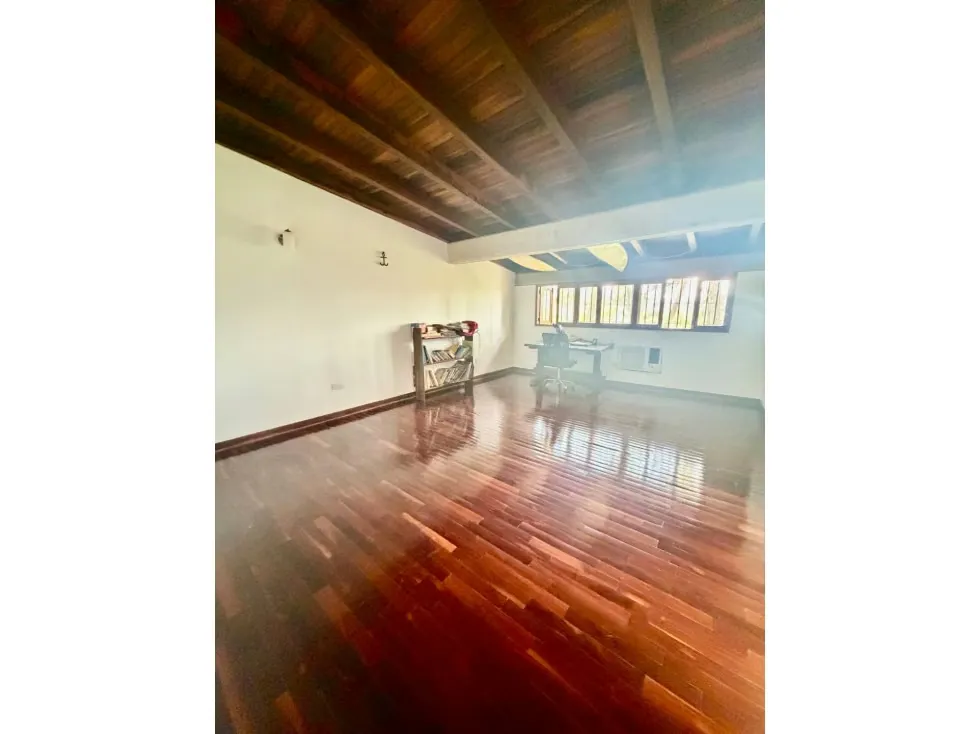 Se Vende casa 680m2 Cerro Verde 6553 - 12