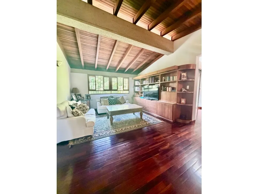 Se Vende casa 680m2 Cerro Verde 6553 - 8