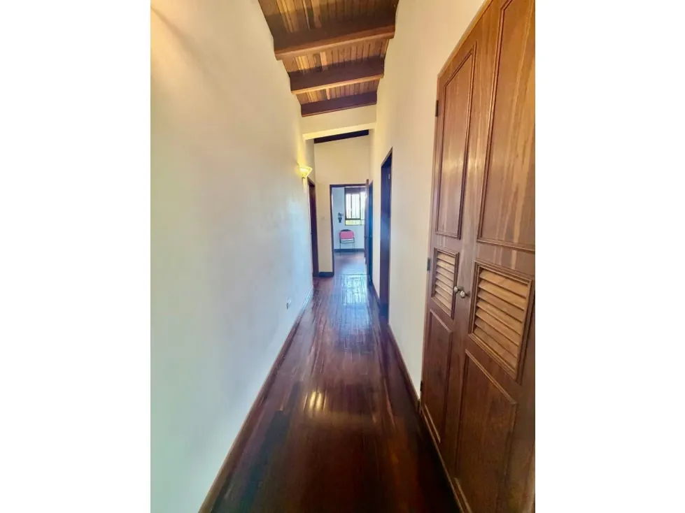 Se Vende casa 680m2 Cerro Verde 6553 - 9