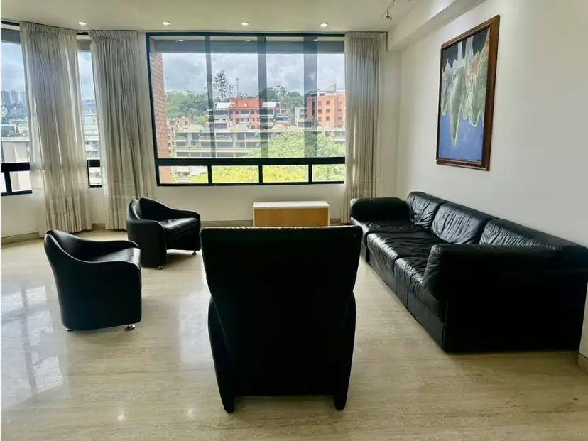 Se alquila Apto 278m² 4h+s/4b+s/4 Colinas de Valle Arriba
