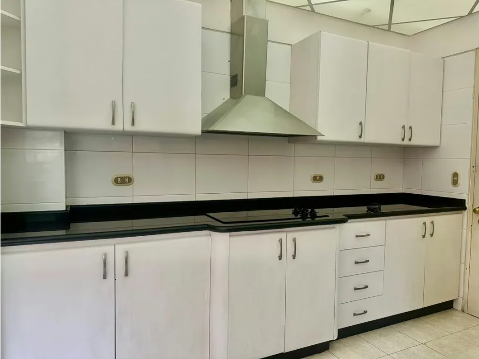 Se alquila Apto 278m² 4h+s/4b+s/4 Colinas de Valle Arriba - 8