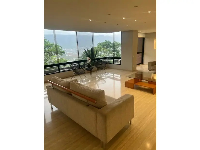 Alquilo apartamento calle cerrada 300m2 Colinas de Valle Arriba 5576
