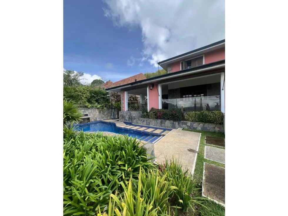 Se vende casa 980m2 La Lagunita 5937