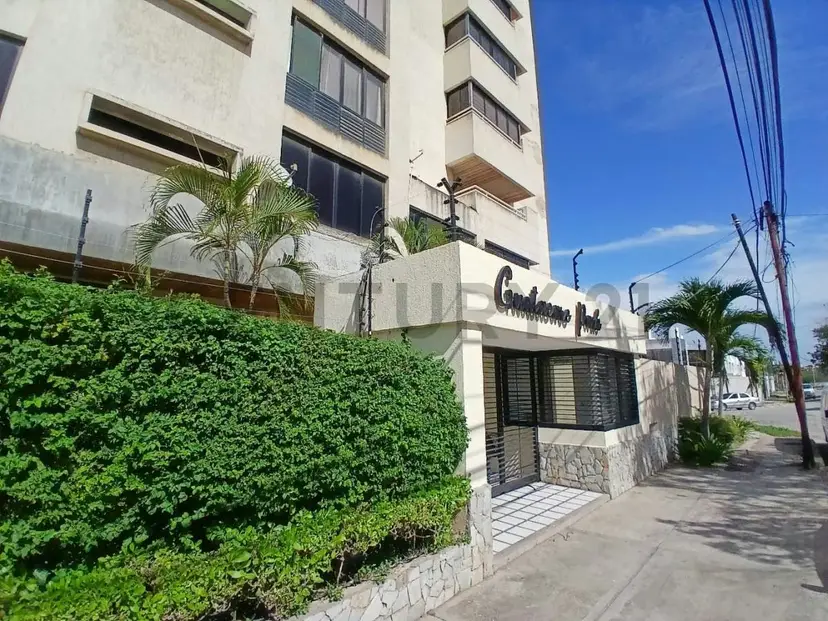 ¡ATENCIÓN INVERSIONISTAS! Penthouse dúplex para remodelar en Urb. Jorge Coll