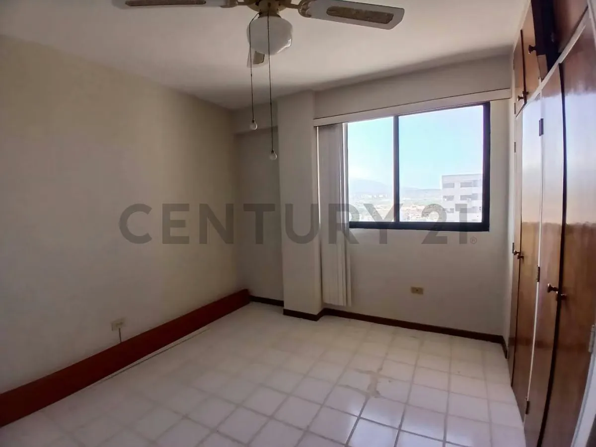 ¡ATENCIÓN INVERSIONISTAS! Penthouse dúplex para remodelar en Urb. Jorge Coll - 12
