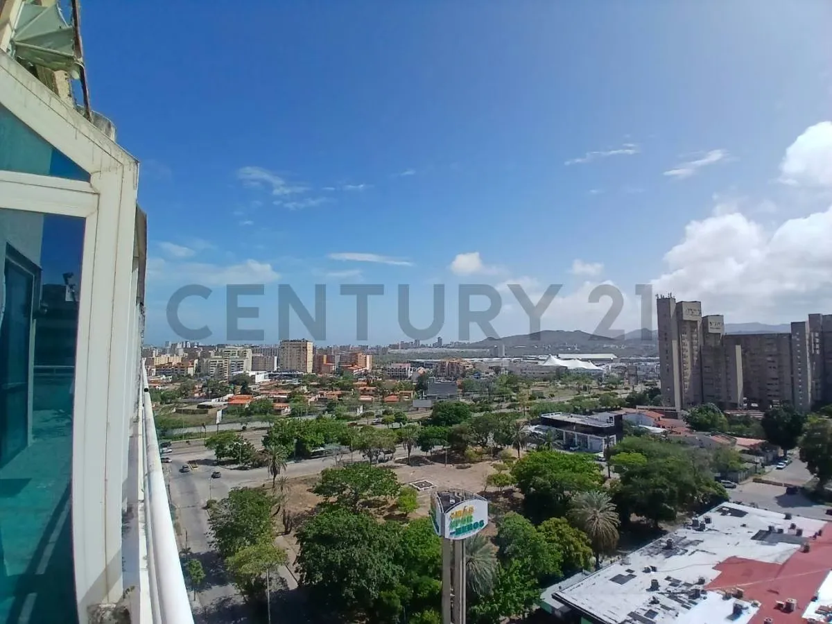 ¡ATENCIÓN INVERSIONISTAS! Penthouse dúplex para remodelar en Urb. Jorge Coll - 21