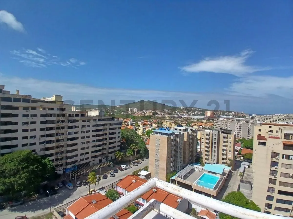 ¡ATENCIÓN INVERSIONISTAS! Penthouse dúplex para remodelar en Urb. Jorge Coll - 22
