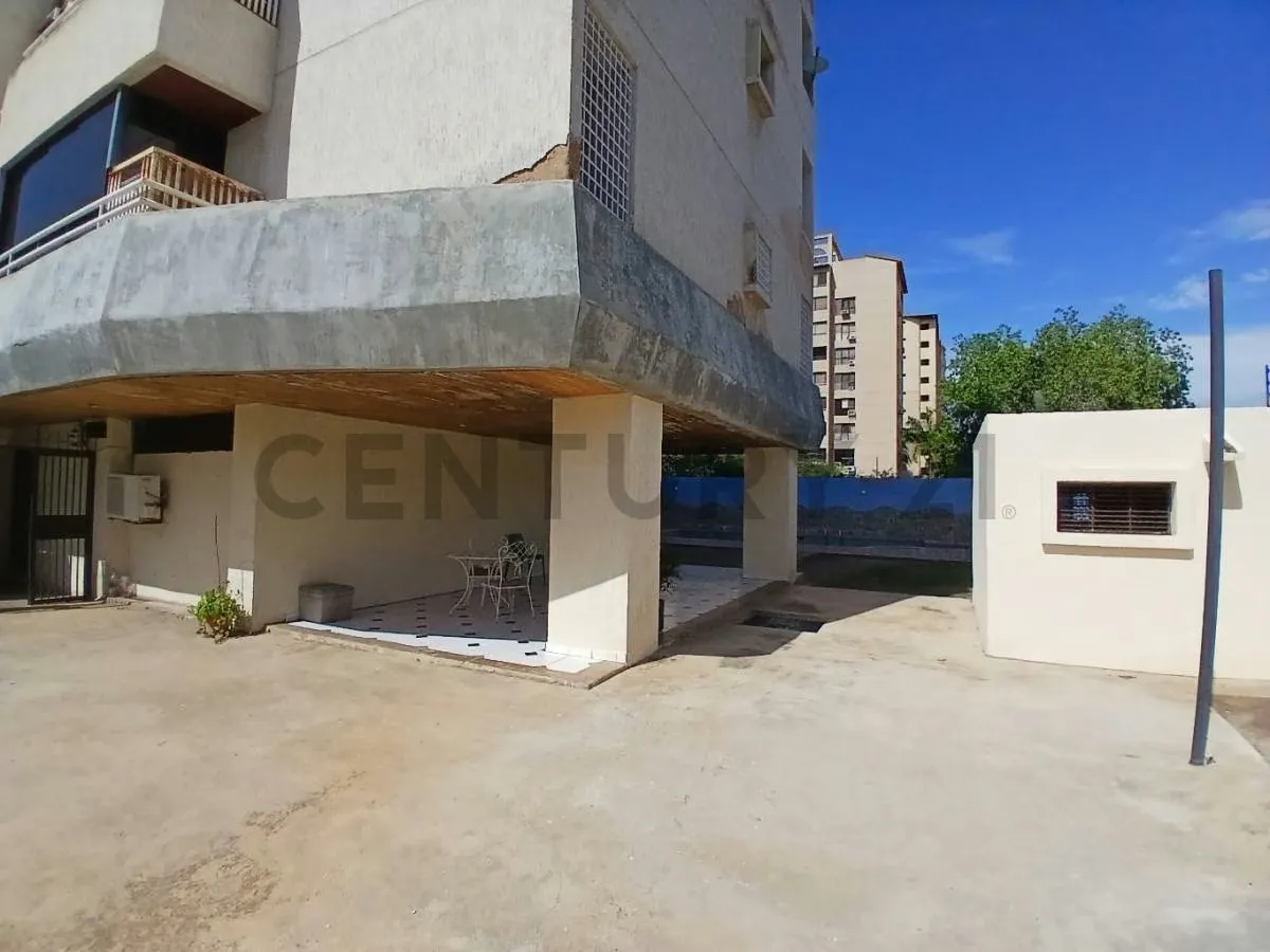 ¡ATENCIÓN INVERSIONISTAS! Penthouse dúplex para remodelar en Urb. Jorge Coll - 25