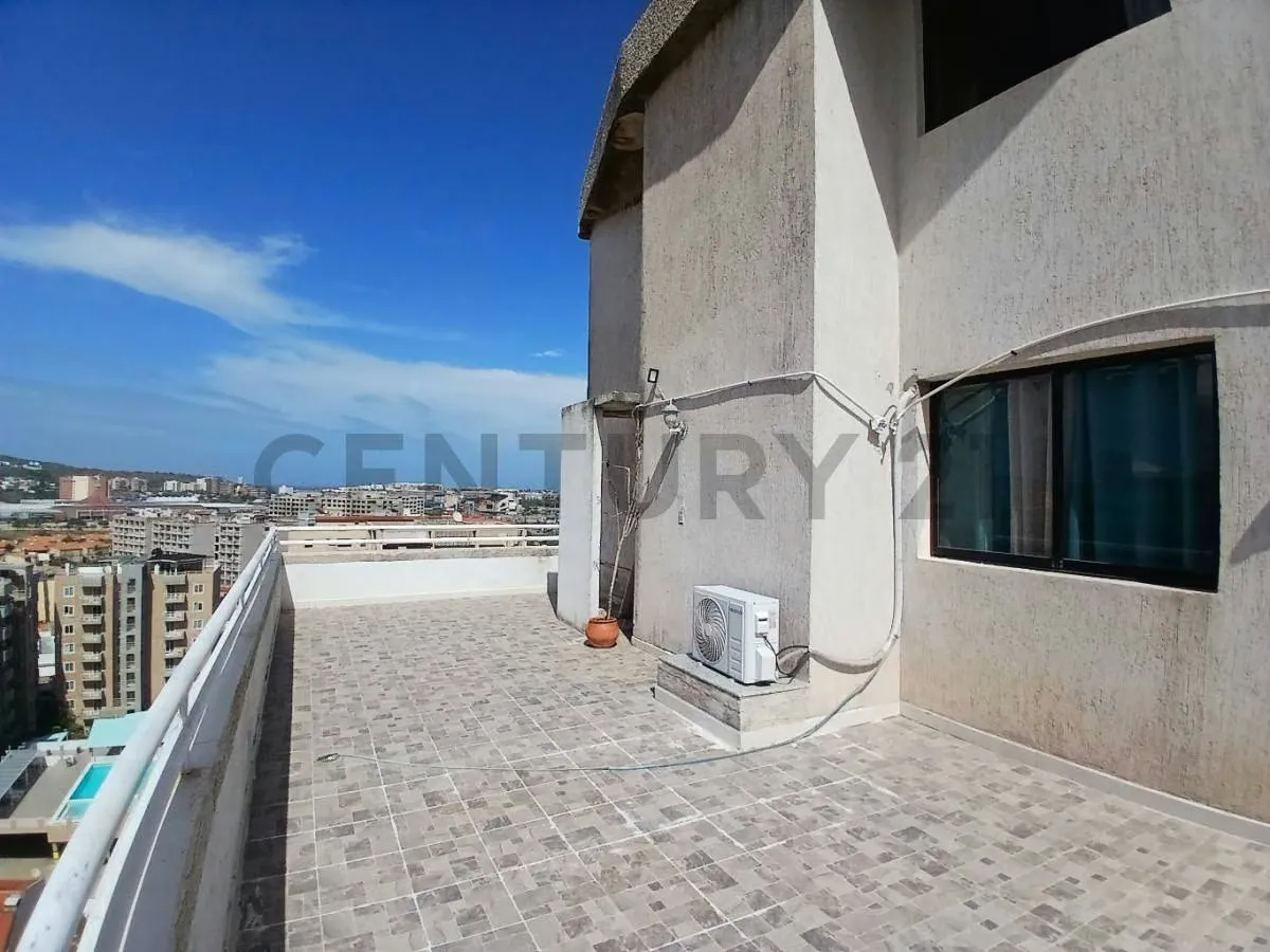 ¡ATENCIÓN INVERSIONISTAS! Penthouse dúplex para remodelar en Urb. Jorge Coll - 26