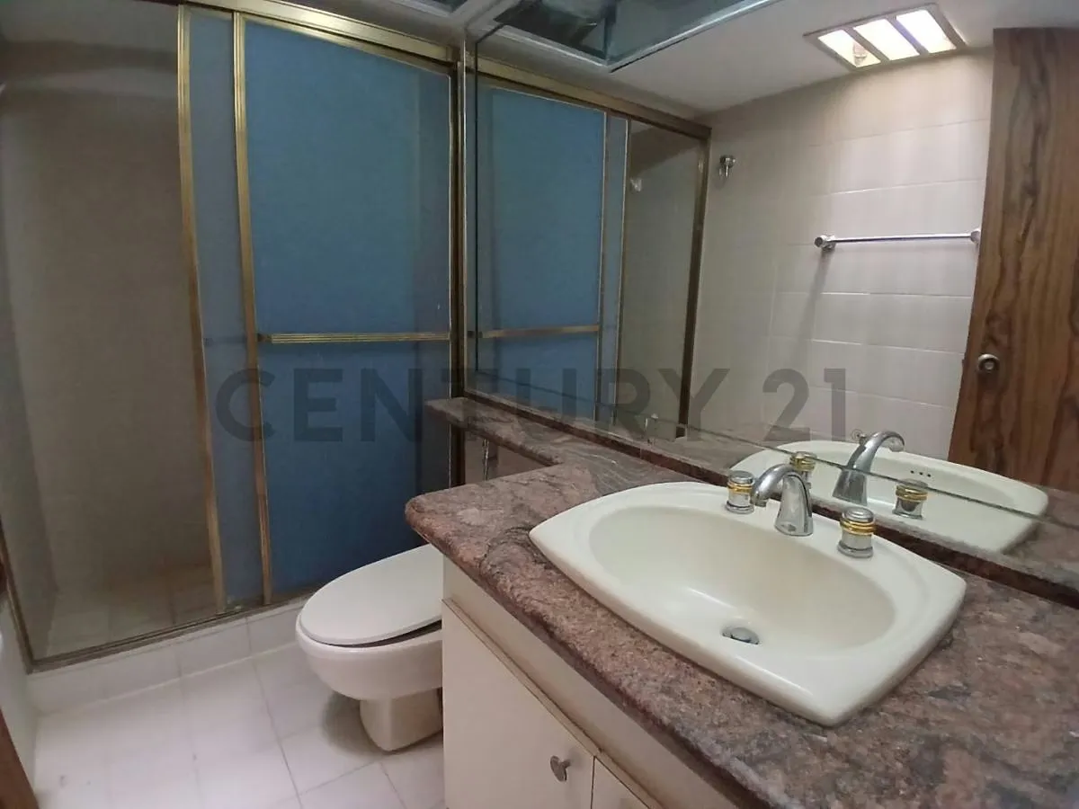 ¡ATENCIÓN INVERSIONISTAS! Penthouse dúplex para remodelar en Urb. Jorge Coll - 30