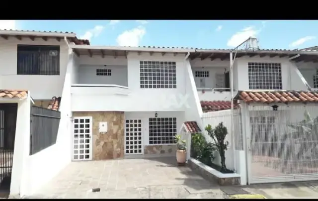 Bella casa quinta en alquiler. Urbanización Tinajero A.Avenidas Libertador, Las Lomas.