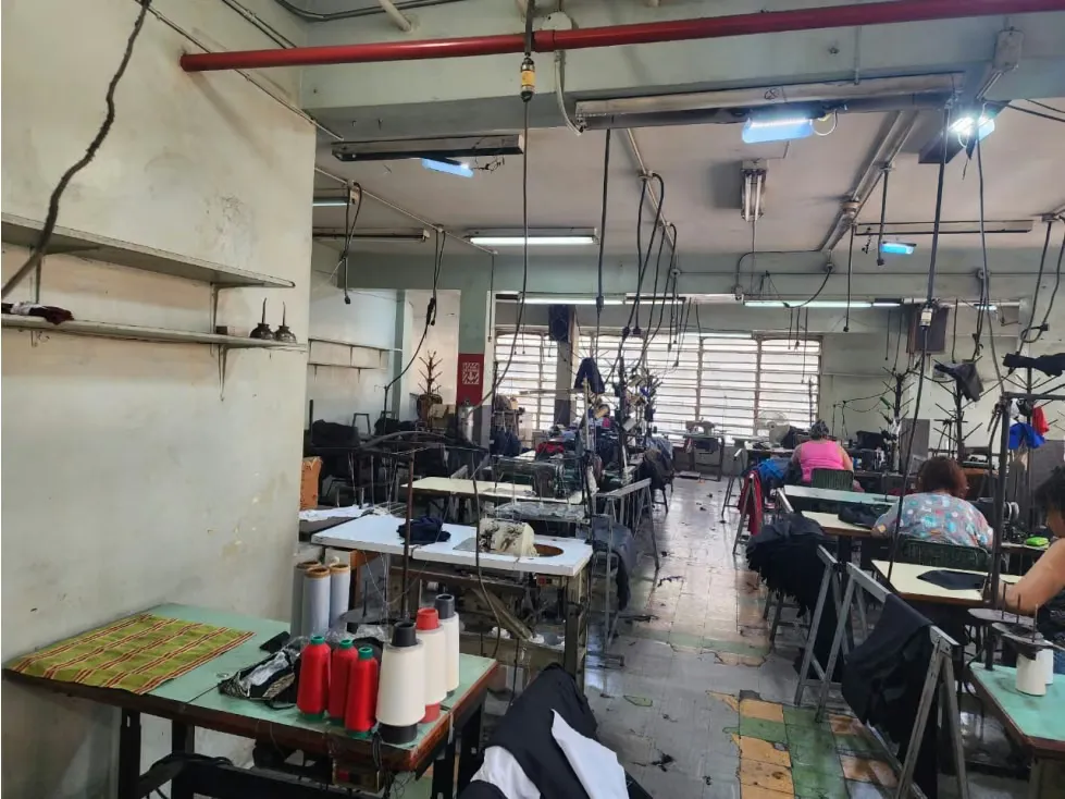 SE VENDE LOCAL COMERCIAL EN LA AVENIDA FUERZAS ARMADAS - 5