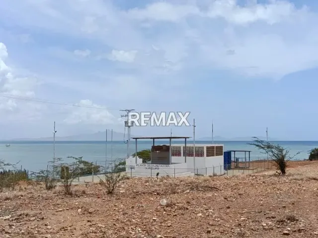 Terreno con ubicación exclusiva frente al mar - 12