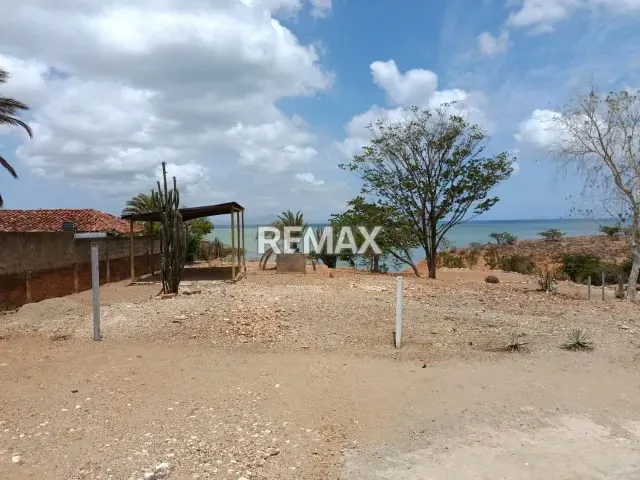Terreno con ubicación exclusiva frente al mar - 2